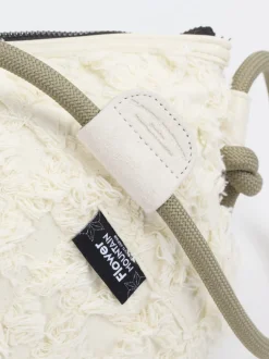 Flower Mountain – Umhängetasche aus Textil cremeweiß