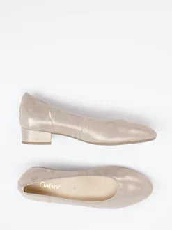 Gabor – Ballerinas aus Metallicleder in Champagner