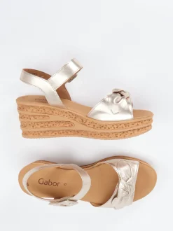 Gabor – Keilsandalette aus Metallicleder goldfarben