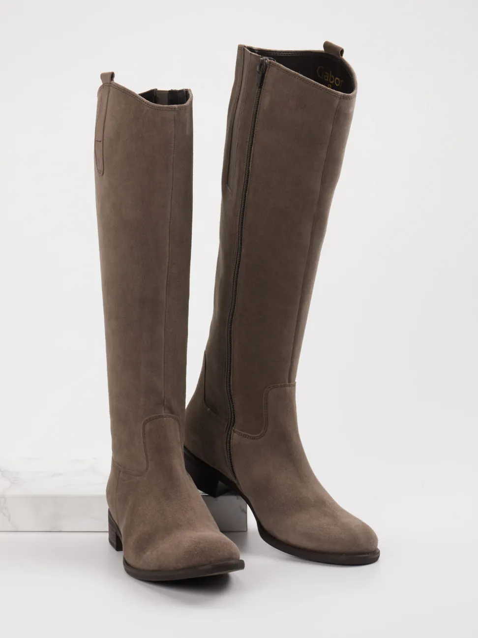 Gabor – Kniestiefel aus Veloursleder in Taupe