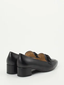 Gabor – Pumps aus Lammleder mit Kettendetail
