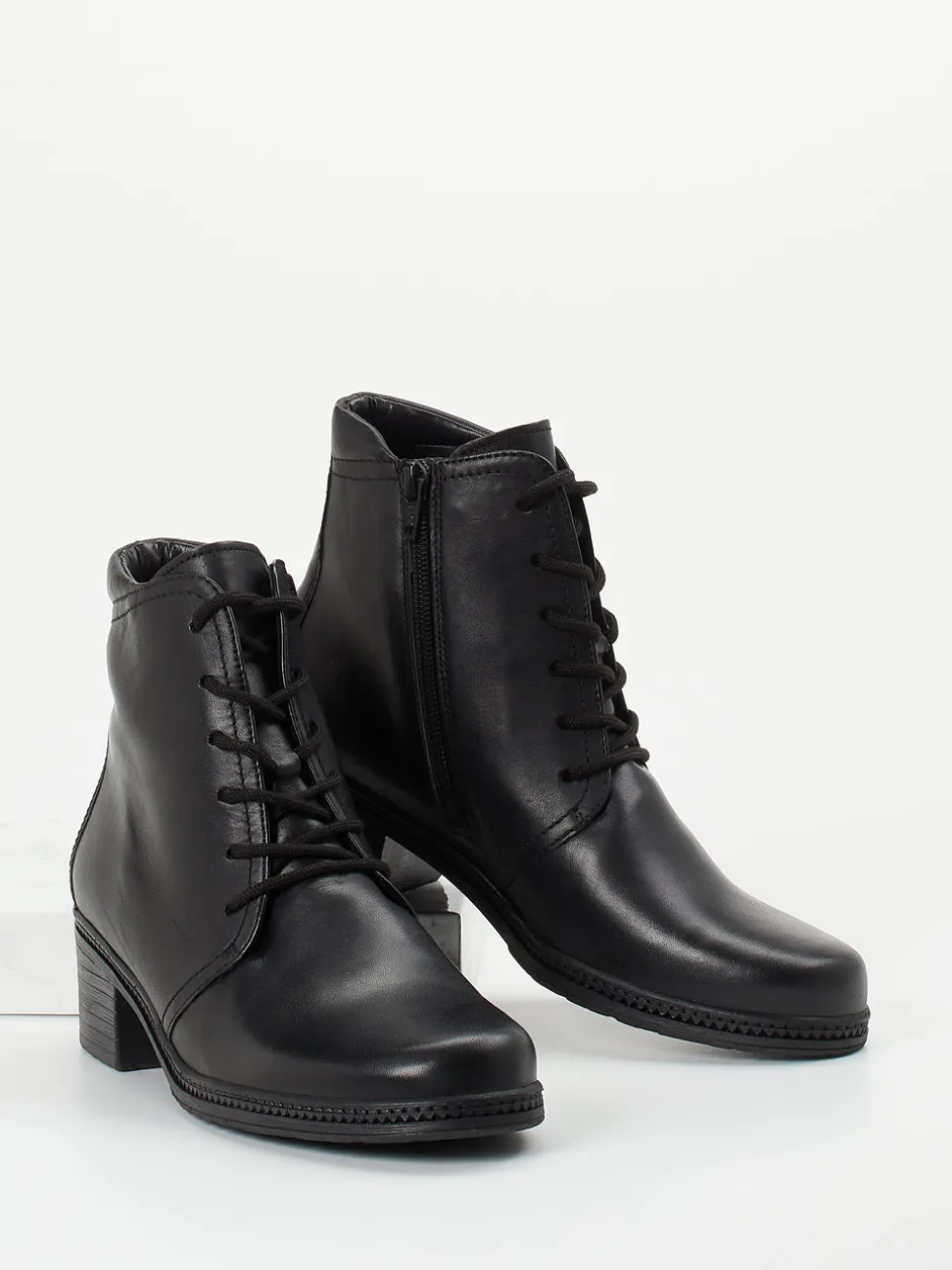 Gabor – Schnürstiefelette aus Kalbleder Schwarz