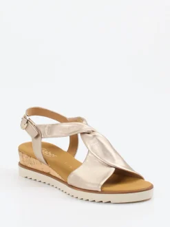Gabor Comfort – Keilsandalette aus Metallicleder beige