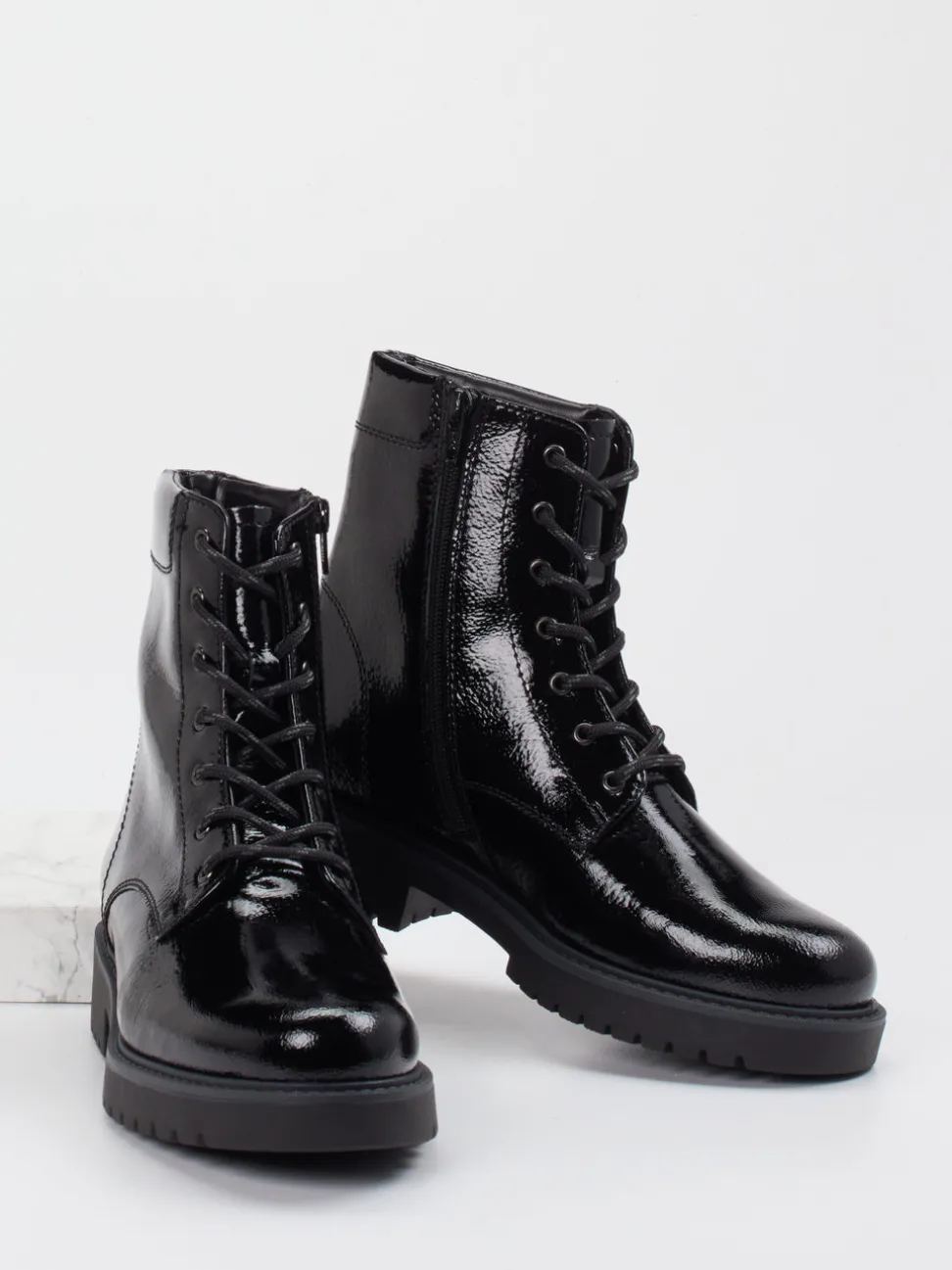 Gabor Comfort – Schnürboots aus Lackleder schwarz