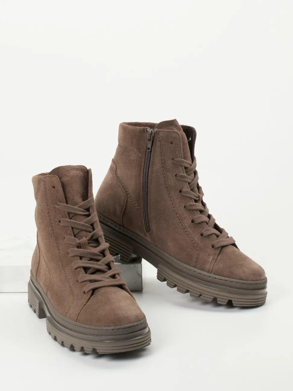 Gabor Comfort – Schnürboots aus Veloursleder Braun