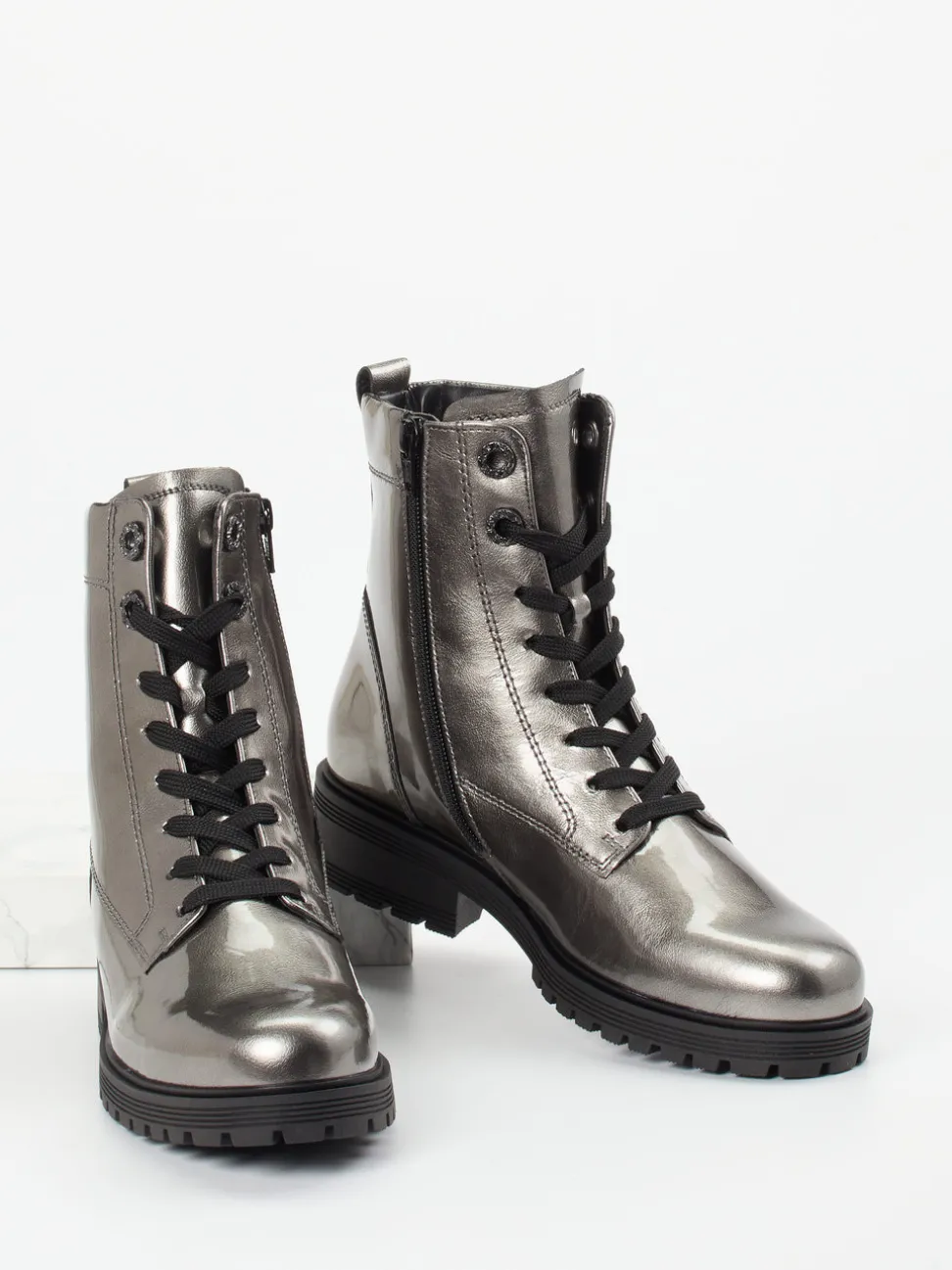 Gabor Comfort – Schnürboots aus Lackleder in Grau