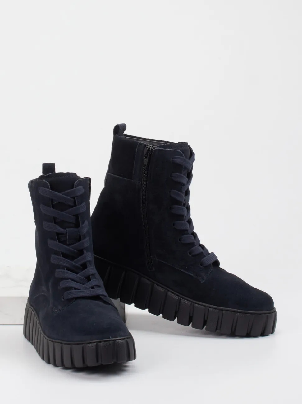 Gabor Comfort – Schnürboots aus Veloursleder in Blau