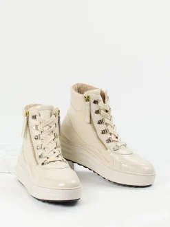 Gabor Comfort – Schnürboots aus Lackleder cremeweiß