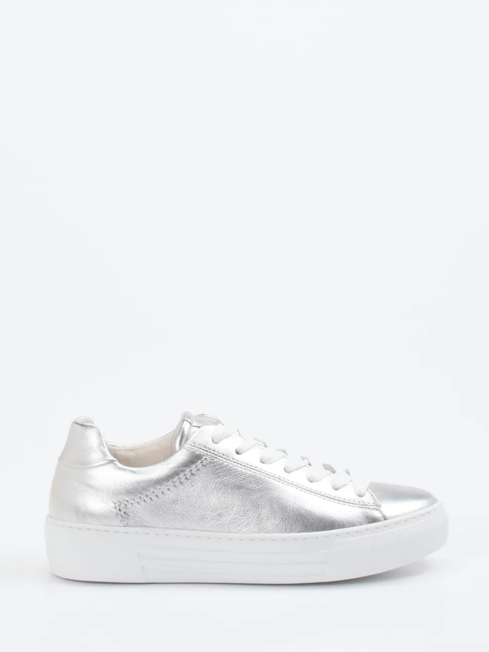 Gabor Comfort – Sneaker aus Metallicleder silberfarben