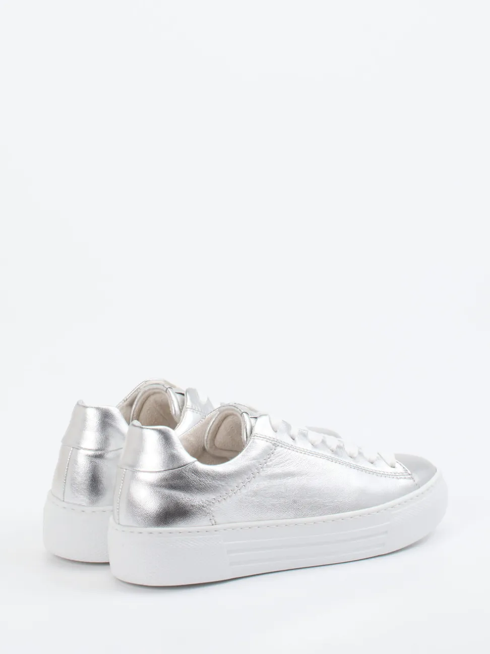 Gabor Comfort – Sneaker aus Metallicleder silberfarben