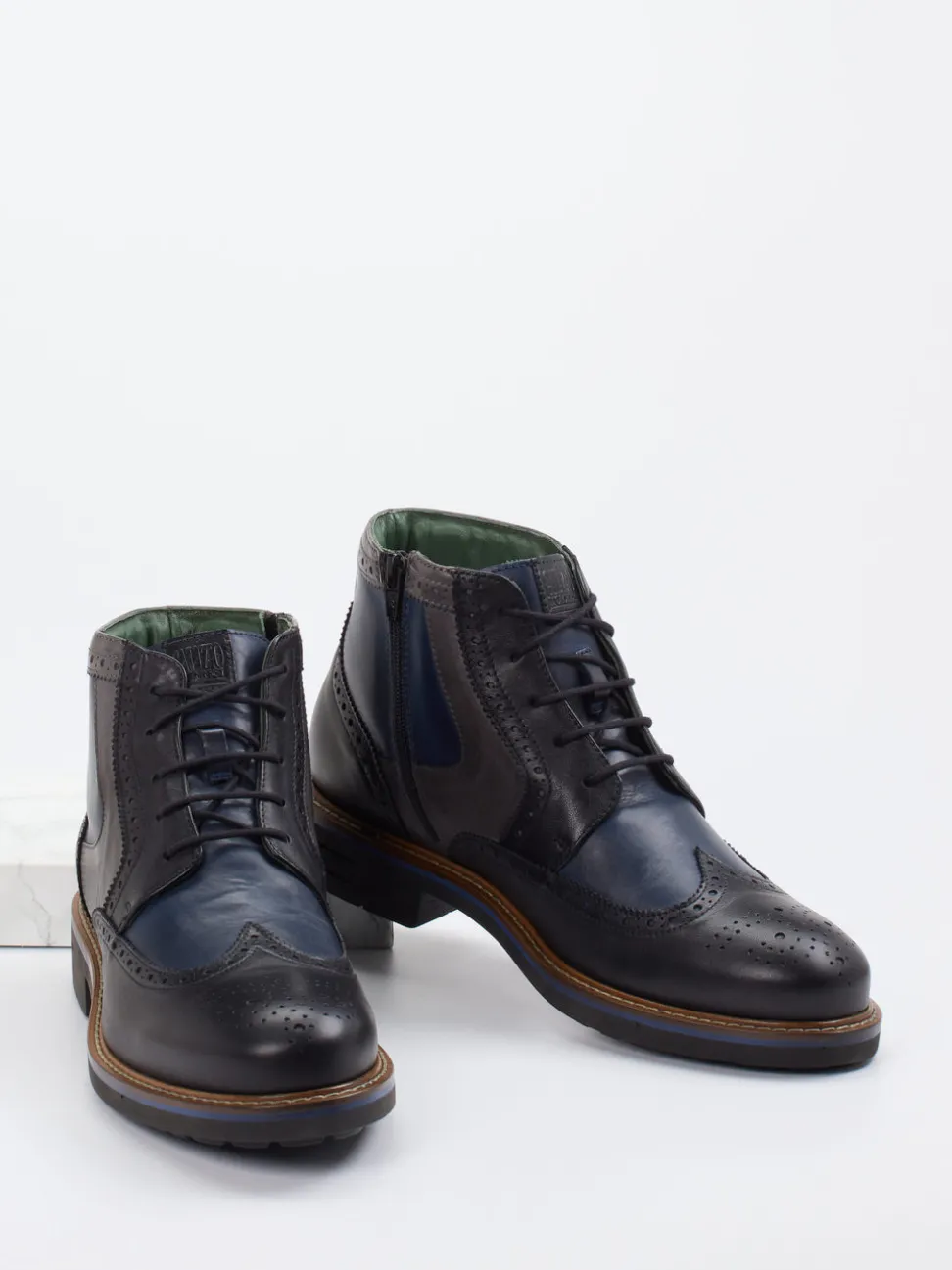 Galizio Torresi – Brogue-Boots aus Kalbleder Schwarz