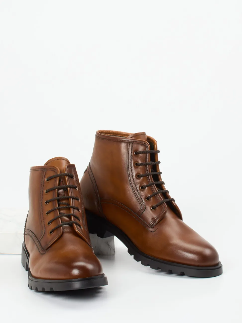Galizio Torresi – Schnürboots aus Kalbleder cognacbraun