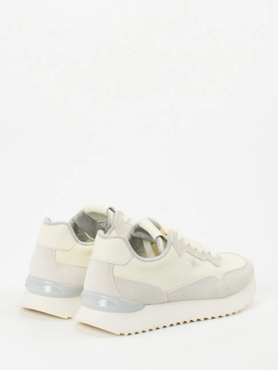 Gant – Retro-Sneaker aus Veloursleder cremeweiß
