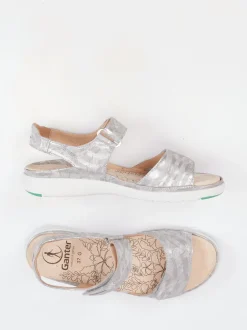 Ganter – Komfortsandalen aus geprägtem Leder silberfarben