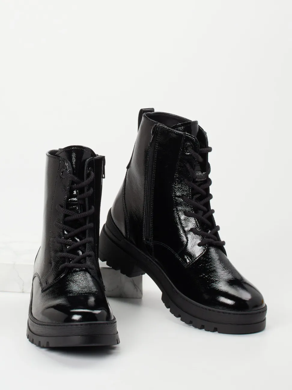 Ganter – Schnürstiefelette aus Lackleder Schwarz