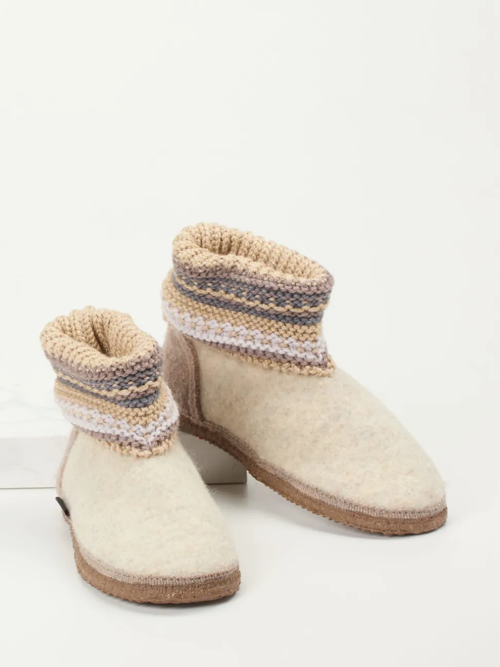 Giesswein – Hüttenschuhe aus Wolle beige