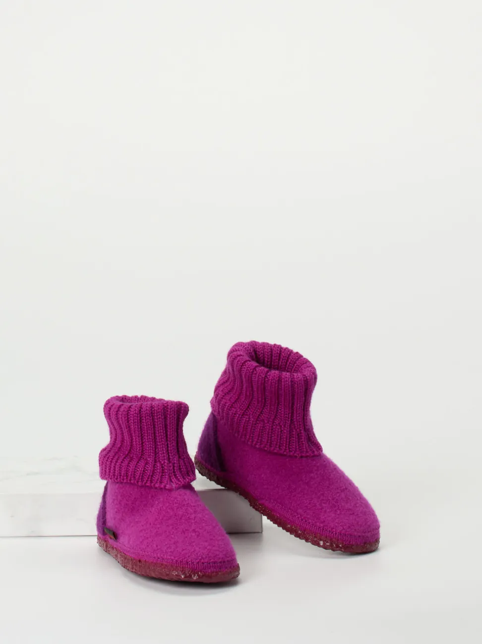 Giesswein – Hüttenschuhe aus Wollfilz Beerenpink