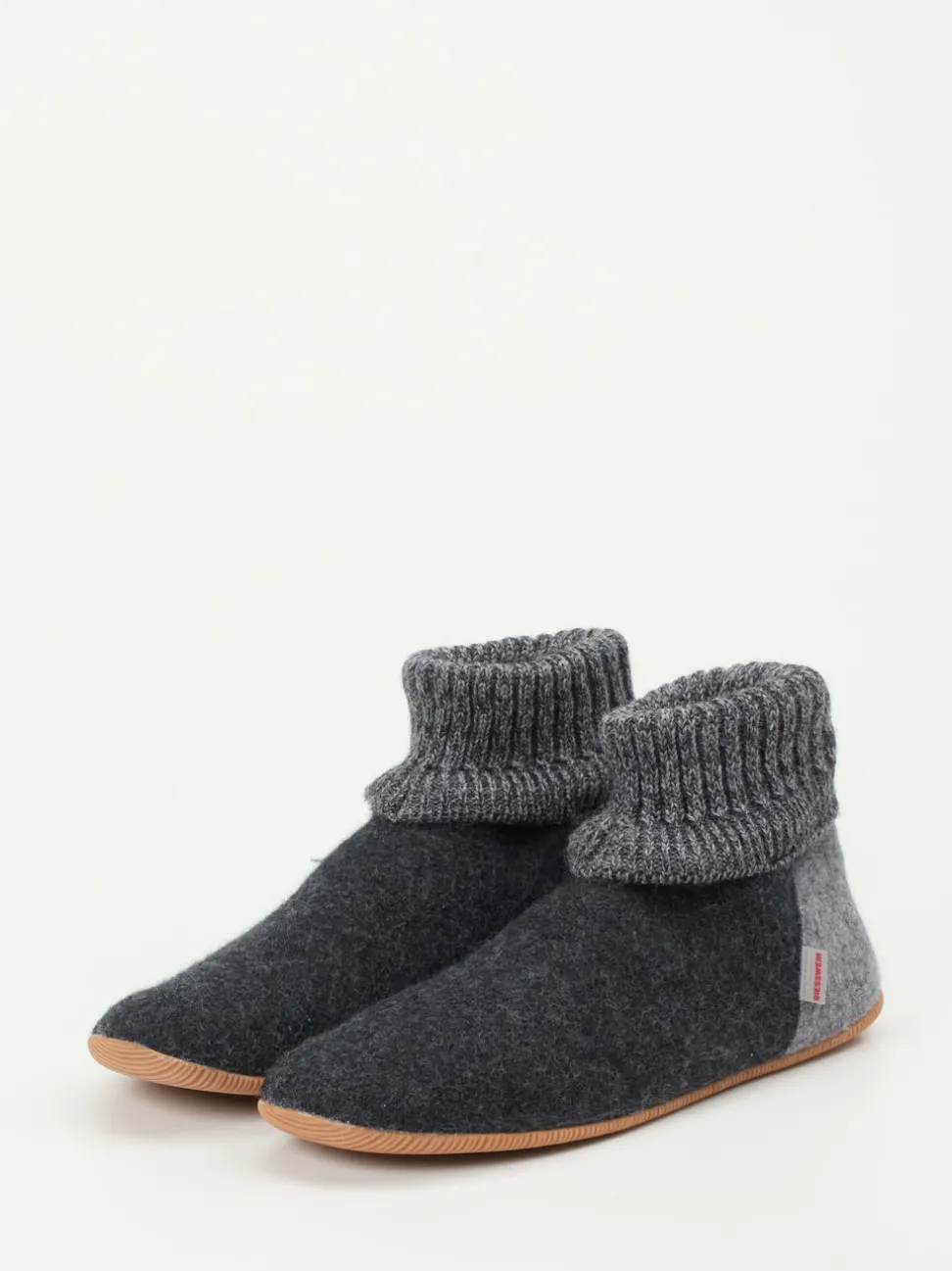 Giesswein – Hüttenschuhe aus Wolle in Anthrazitgrau