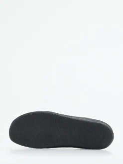Giesswein – Lederpantoffel aus Kalbleder schwarz