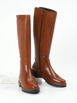 Ginger & Glove – Kniehohe Stiefel aus Kalbleder cognac