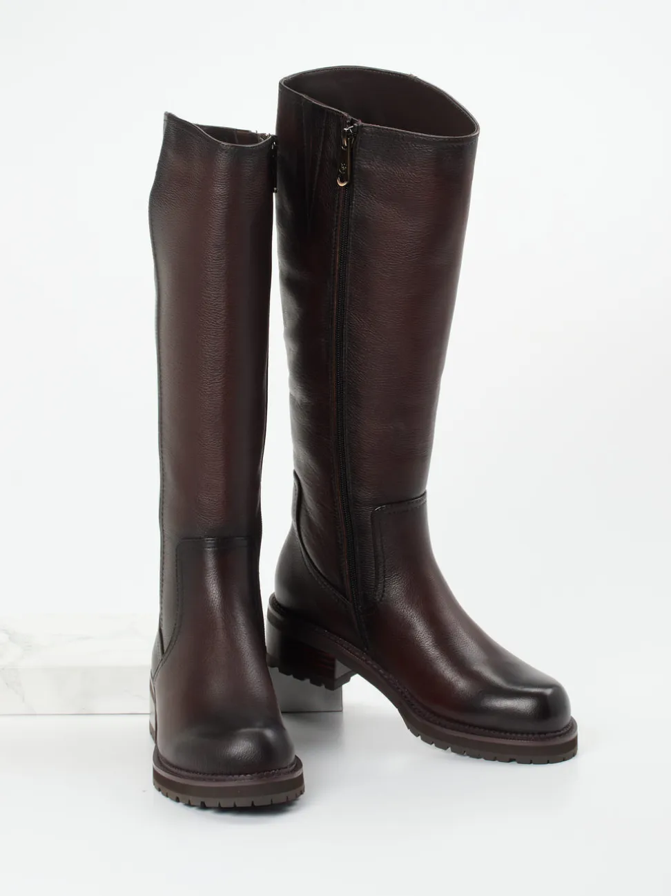 Ginger & Glove – Kniehohe Stiefel aus Kalbleder dunkelbraun