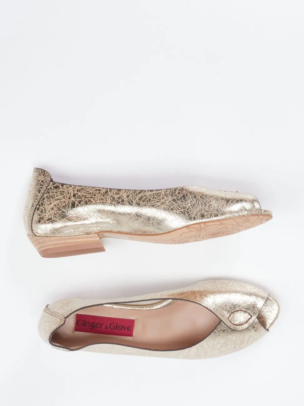 Ginger & Glove – Peep-Toe-Ballerinas aus Metallicleder Gold