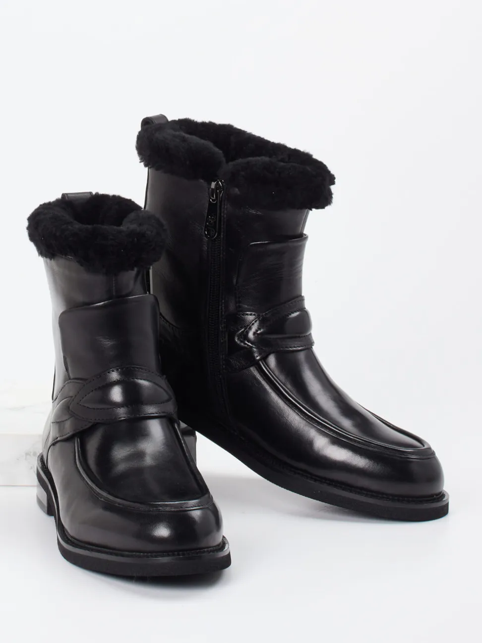 Ginger & Glove – Stiefelette aus Lammleder schwarz