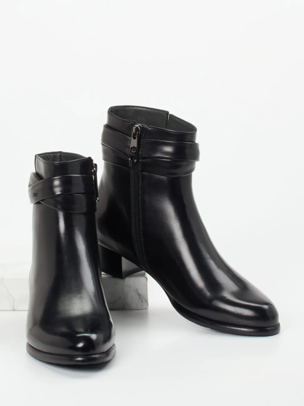 Ginger & Glove – Stiefeletten aus Lammleder Schwarz