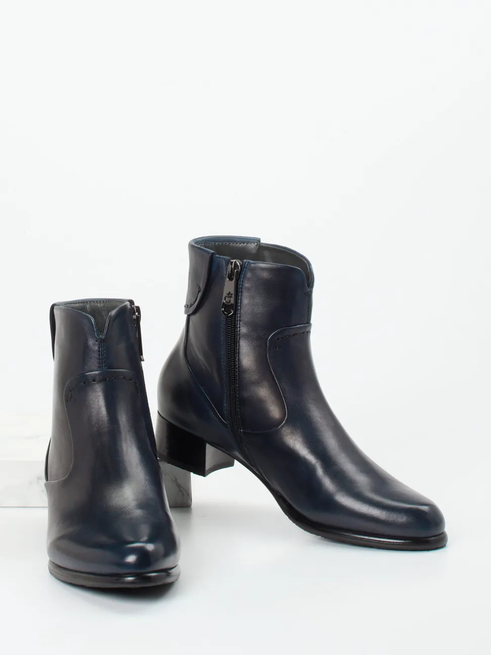 Ginger & Glove – Stiefelette aus Lammleder Dunkelblau