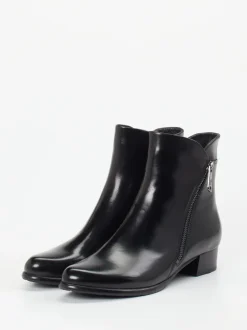 Ginger & Glove – Stiefelette aus Lammleder schwarz