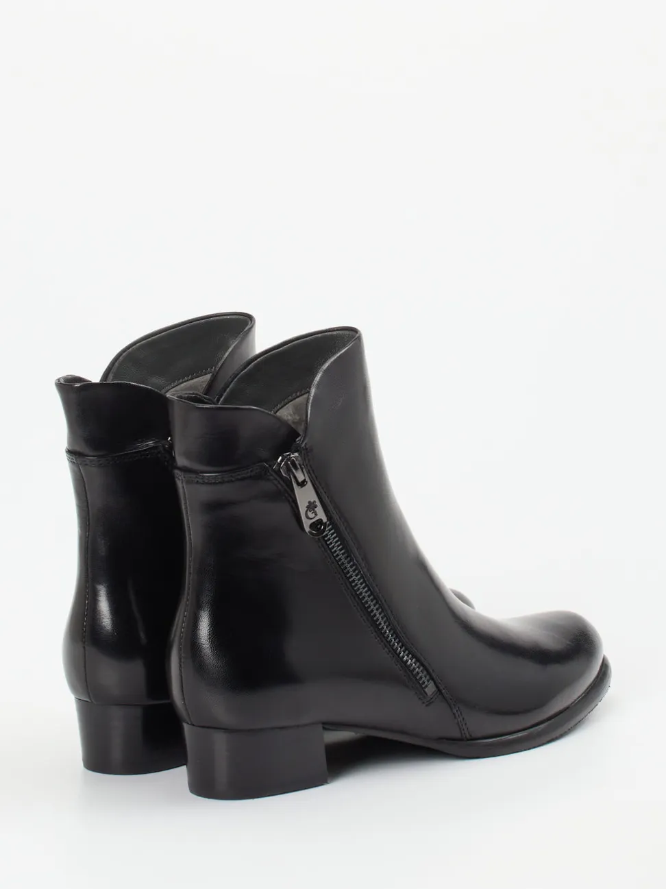 Ginger & Glove – Stiefelette aus Lammleder schwarz