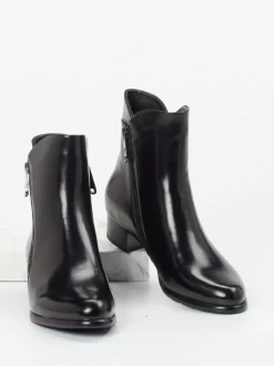 Ginger & Glove – Stiefelette aus Lammleder schwarz