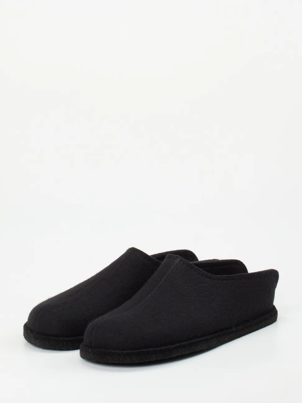 Haflinger – Hüttenschuhe aus gewalkter Schurwolle schwarz