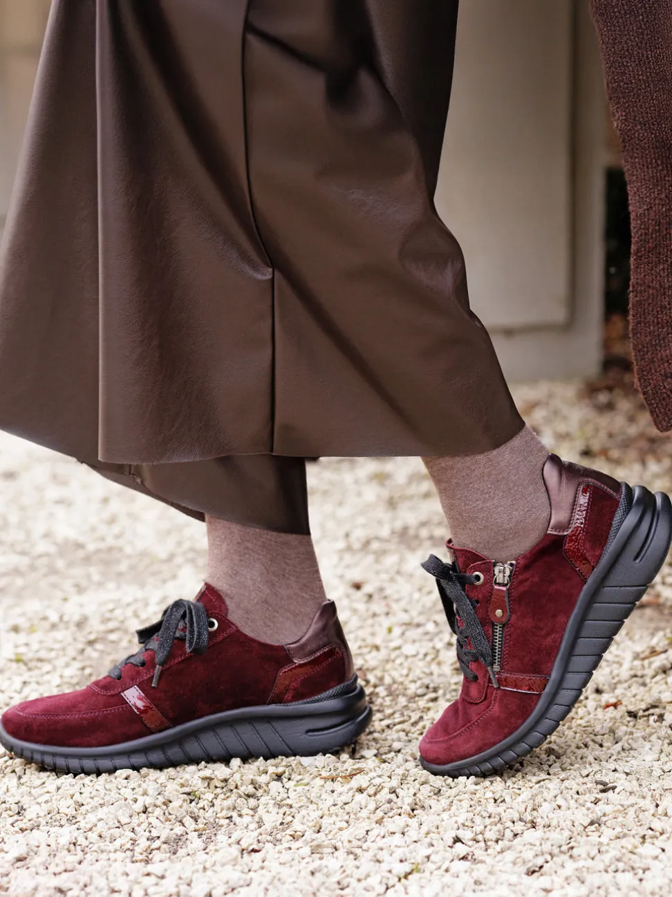 Hartjes – Komfort-Sneaker aus Veloursleder bordeaux