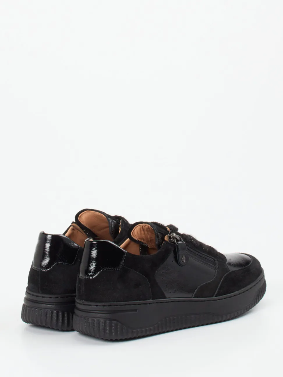 Hartjes – Sneaker aus Veloursleder und Lackleder schwarz
