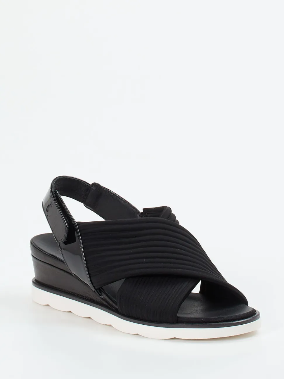 Hassia – Keilsandalette aus Textil und Lack in Schwarz