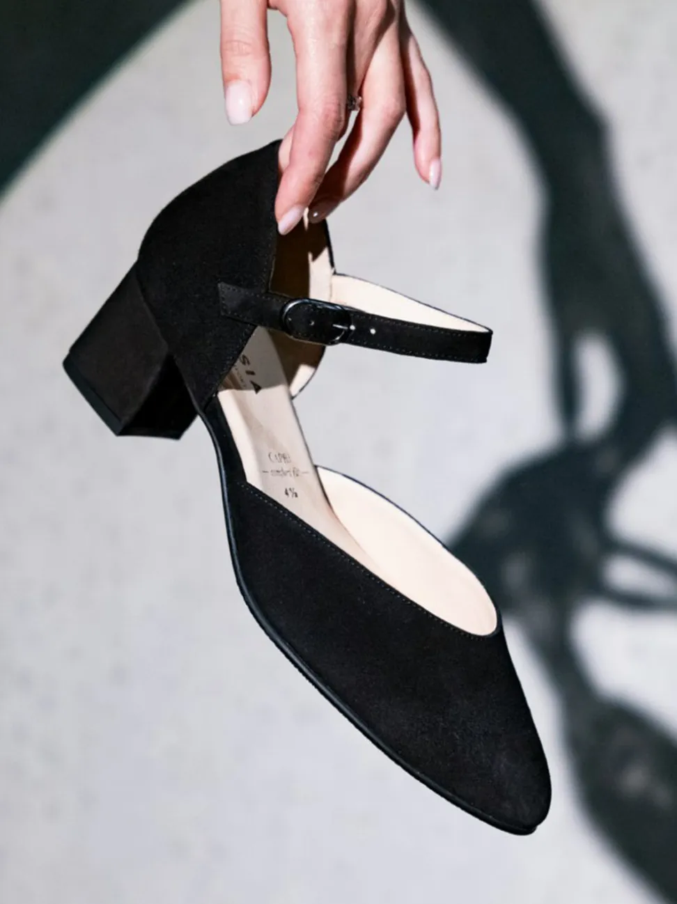 Hassia – Mary-Jane-Pumps aus Veloursleder schwarz