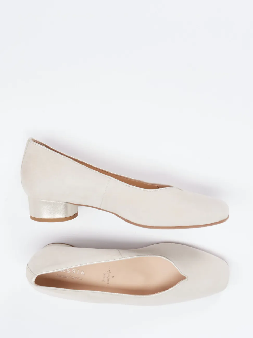Hassia – Pumps aus Veloursleder in Beige