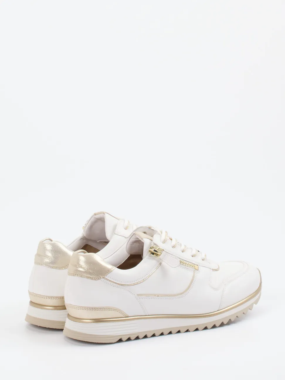 Hassia – Sneaker aus Kalbleder mit Goldakzenten