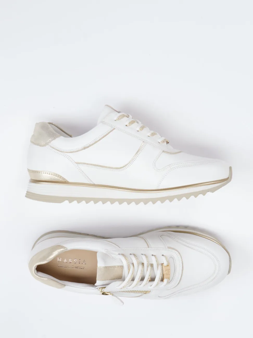 Hassia – Sneaker aus Kalbleder mit Goldakzenten