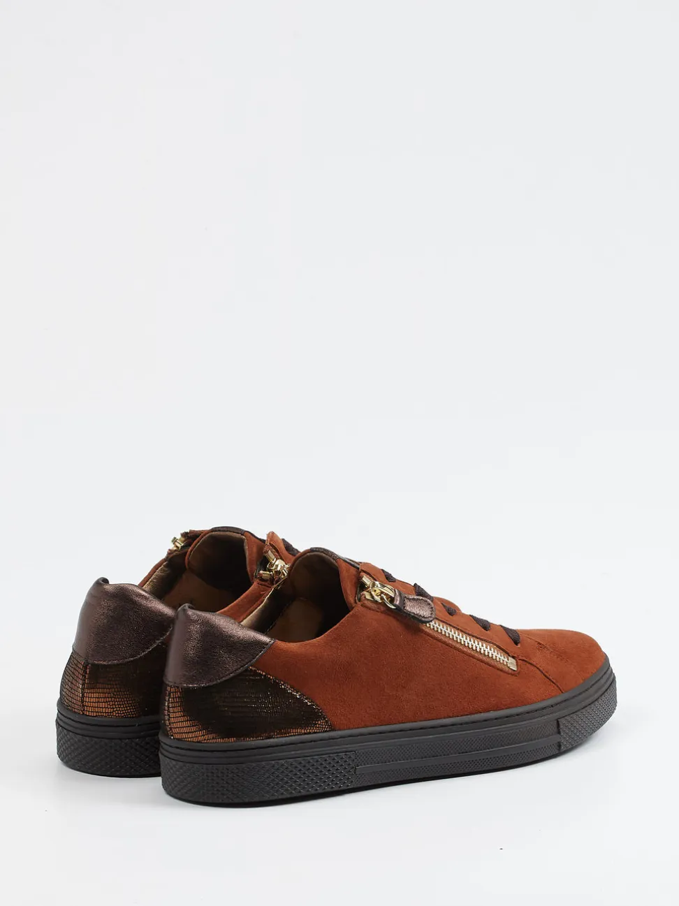 Hassia – Sneaker aus Veloursleder in Rostbraun