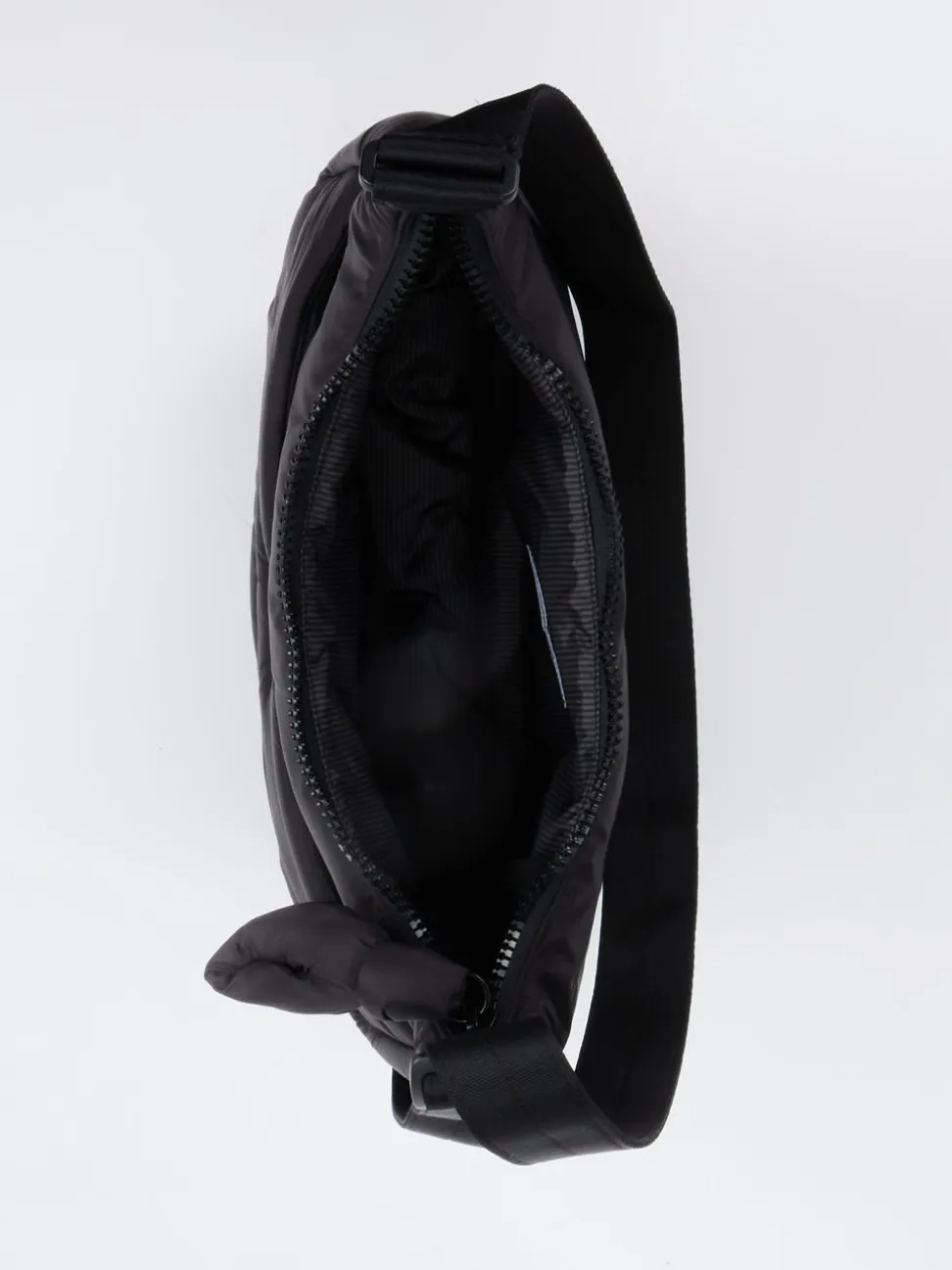 Herschel – Hobo Bag aus recyceltem Textil schwarz