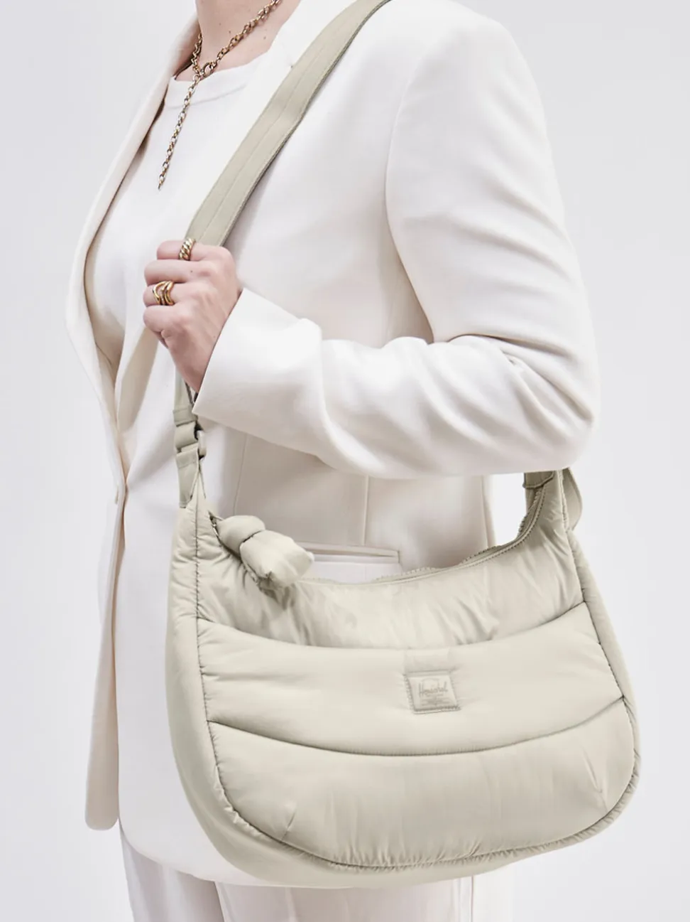 Herschel – Hobo Bag aus Textil in Cremeweiß