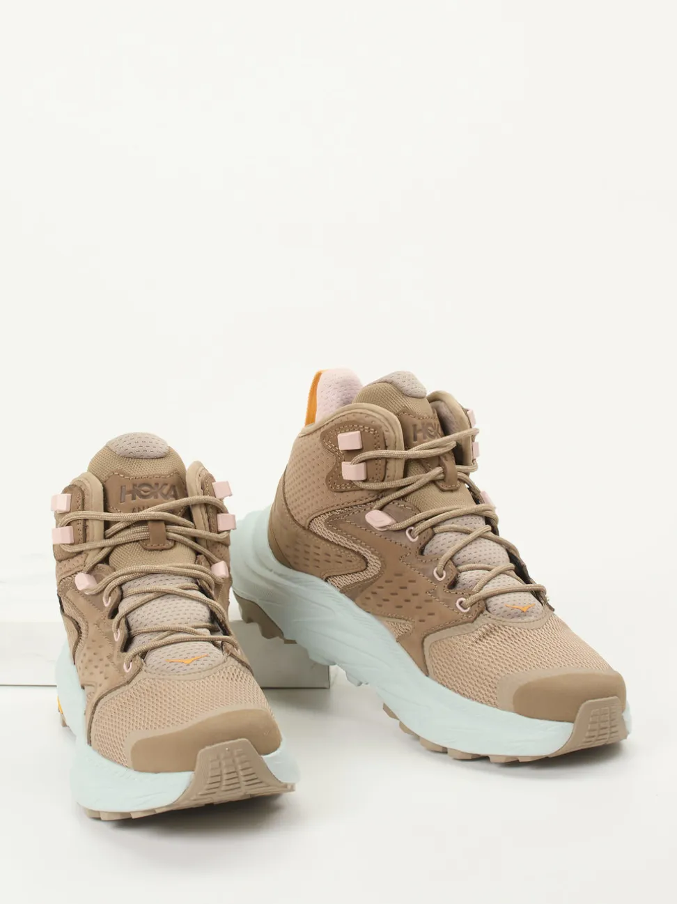 HOKA – Wanderschuhe aus Mesh und Nubukleder Beige