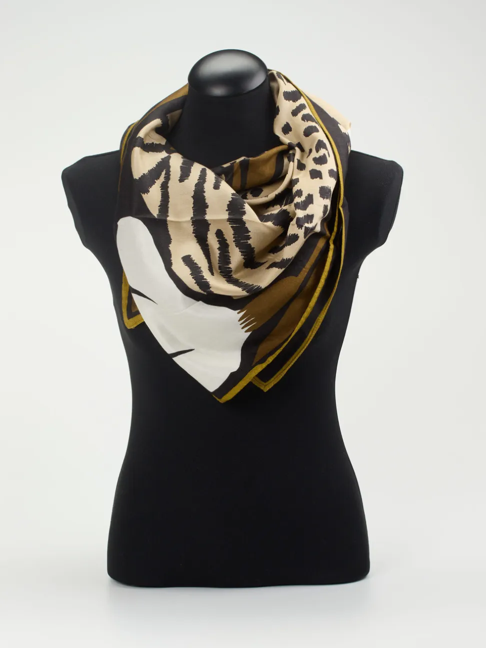 Inouitoosh – Halstuch aus Seide und Modal mit Animalprint
