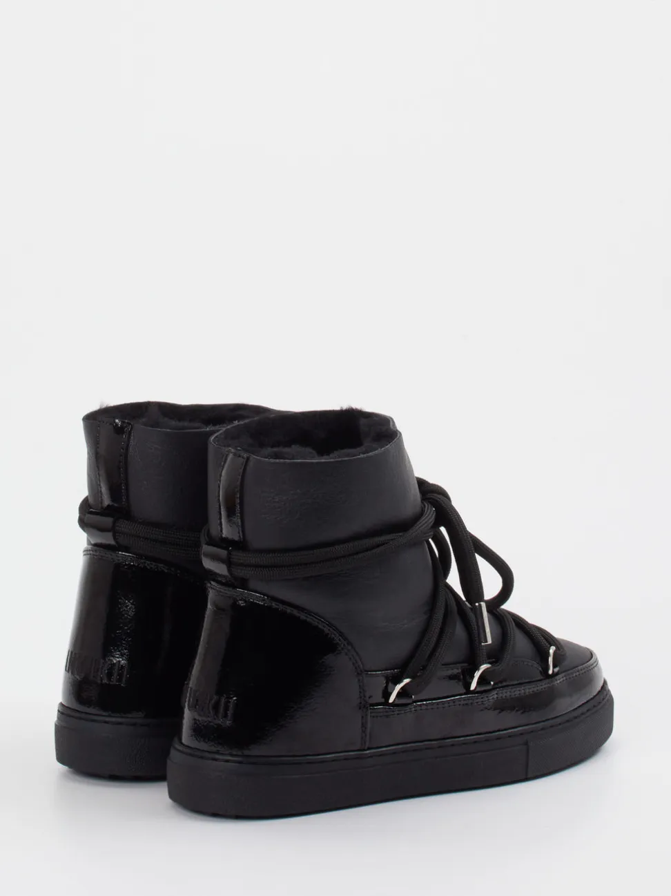 Inuikii – Stiefeletten aus Kalbleder und Lackleder schwarz