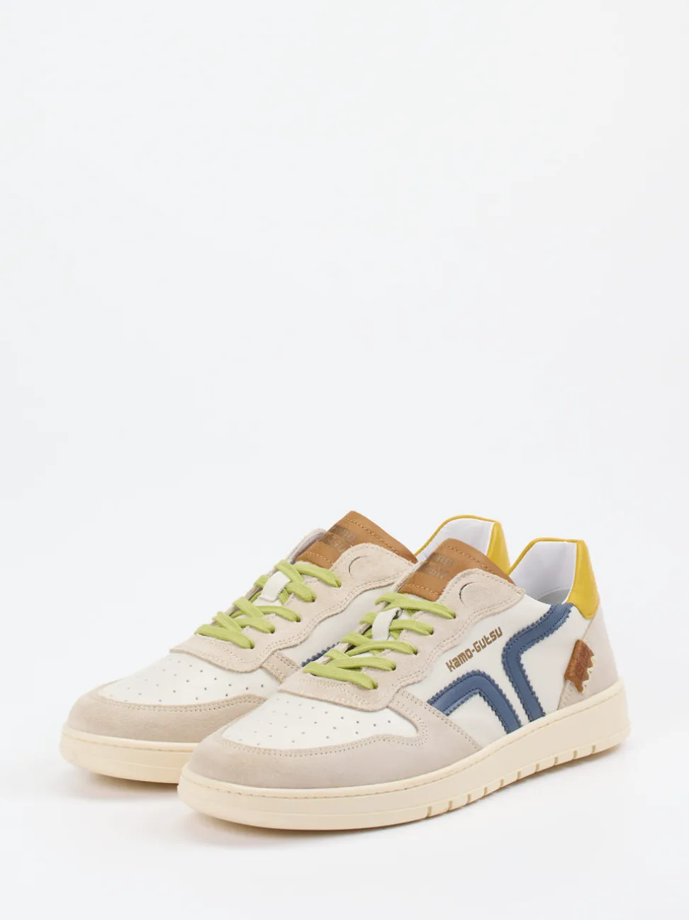 Kamo Gutsu – Low-Top Sneaker aus Veloursleder Beige