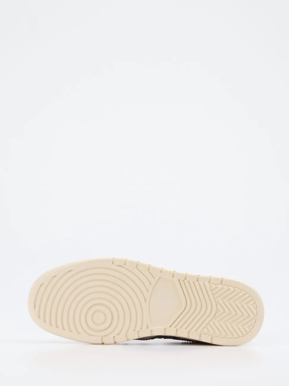 Kamo Gutsu – Low-Top Sneaker aus Veloursleder Beige
