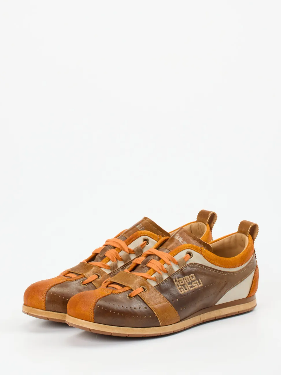 Kamo Gutsu – Sneaker aus Kalbleder in Braun-Orange