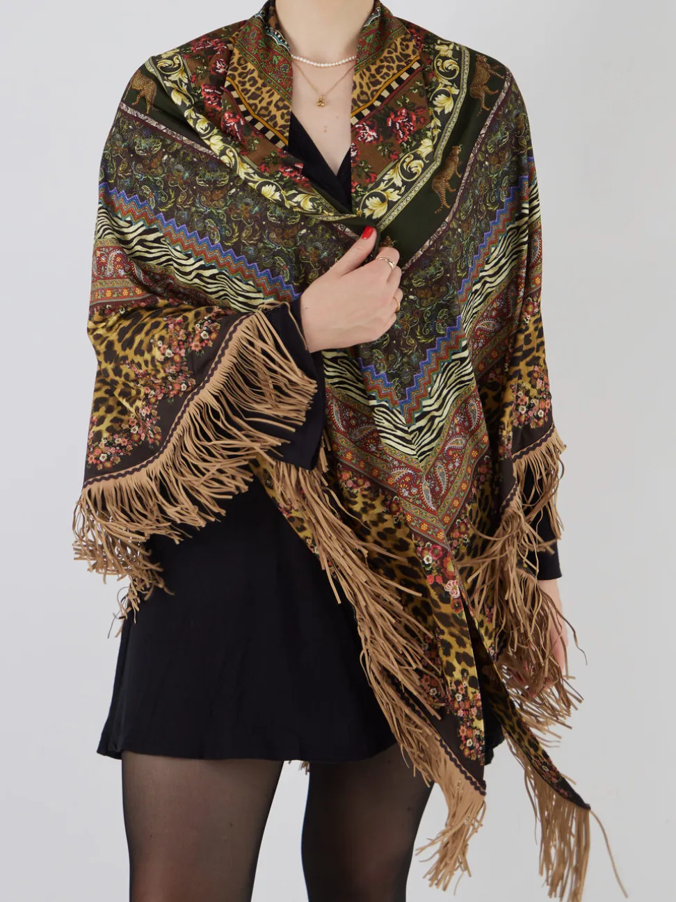 Katherina Loretta – Poncho-Schal aus Textil mit Fransen